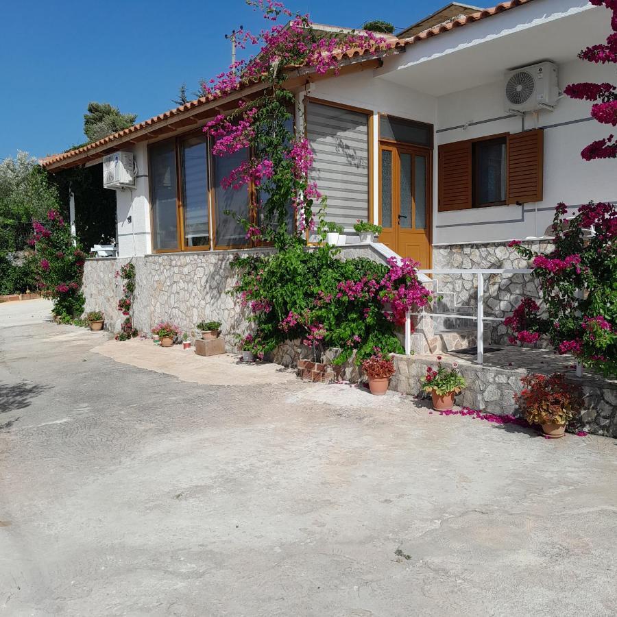 Luxury Dennis Home Sarandë Exterior foto