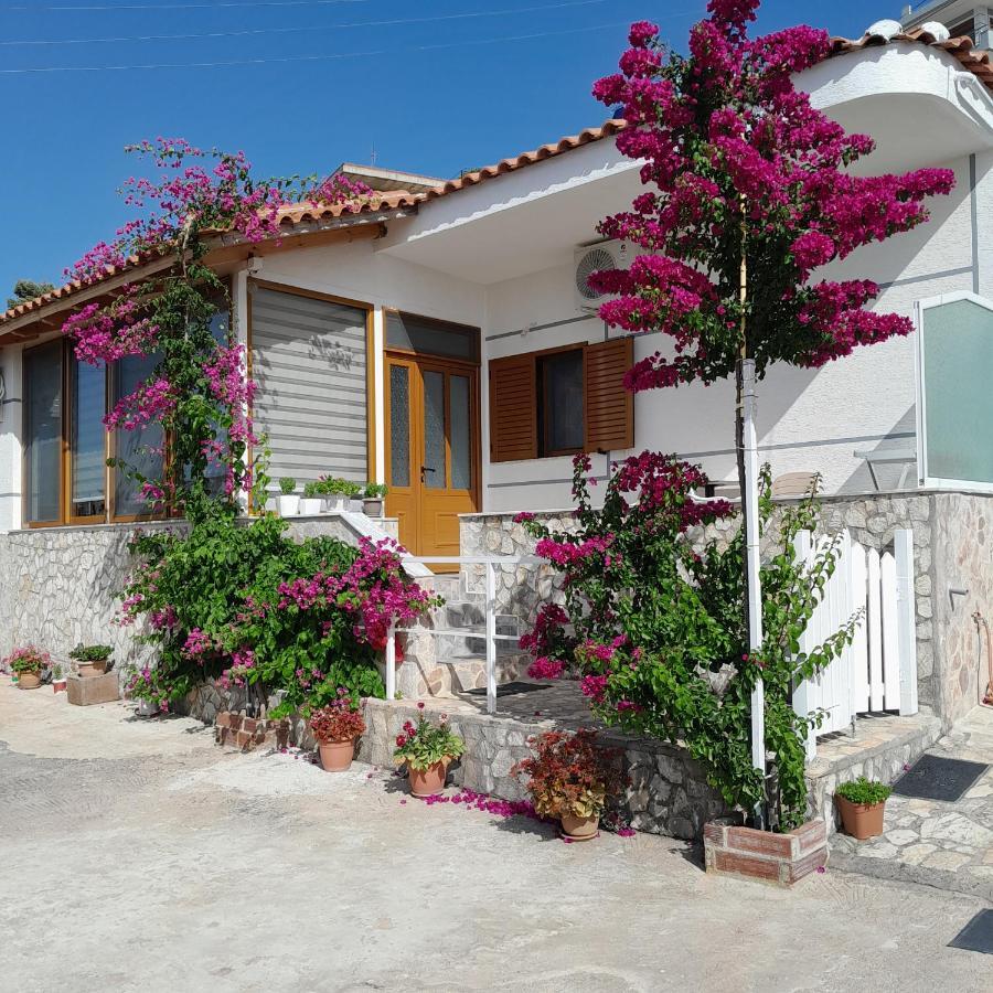 Luxury Dennis Home Sarandë Exterior foto
